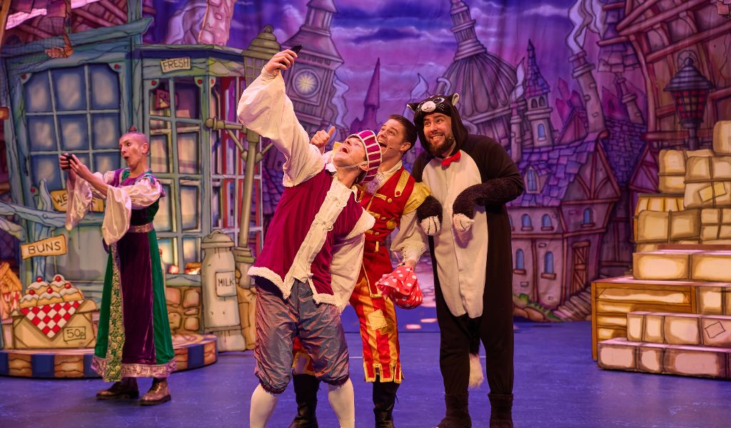 The cast of Dick Whittington on stage